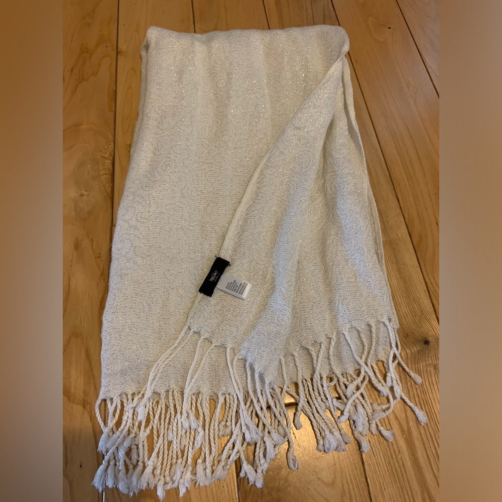 Massimo white and metallic scarf! Excellent condition!